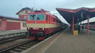263.002 "Dáša" jako R 656 Rožmberk odjíždí ze stanice Veselí nad Lužnicí směr Plzeň hl.n. 13.11.2023