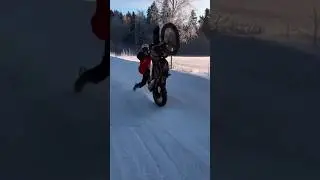 она со мной делит вайб, 
