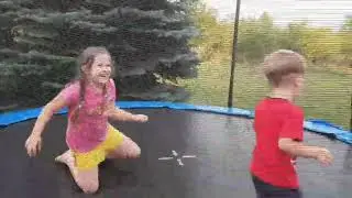 SANJA I FILIP - AVANTURA NA TRAMBOLINI