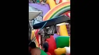 Толстый мальчик боится съехать с горки. Прикол.
