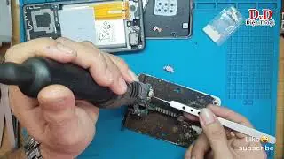 Samsung a33 5 g  cắm sạc cảnh báo nhiệt độ và độ ẩm hiện dấu chấm than và hình giọt nước