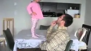Küçük kızdan babaya isyan- tatlı kavga