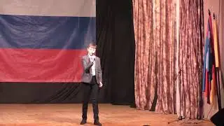 Идет солдат по городу