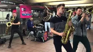 Music in New York, Subway Station - Tezis TV - www.tezis.tv