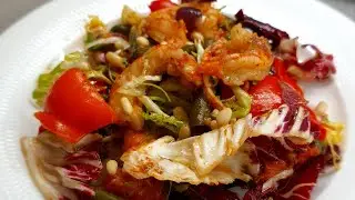 Обалденный тёплый салат с креветками! Очень легко готовится, но вкуснее я ещё не пробовала!