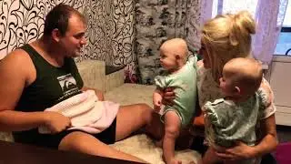 Реакция двойняшек на папу без бороды Папа без бороды Реакция детей на папу без бороды Двойняшки