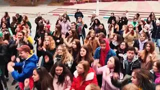 Будущие вожатые танцуют любимый танец Тимуровца No Stress