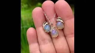 Серебряный комплект украшений с опалами