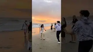 Sampe Dikejar! Cewek Cantik imut lucu ilang sandal 