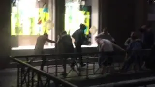 Английские болельщики напали на русских фанатов в центре Лилля 15 06 2016