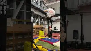 Красивая связка на турнике для среднего уровня