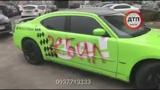 В Киеве на днепровской набережной неизвестные пытались испортить автомобиль