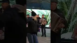 Праздничные гуляния на Никольской 
