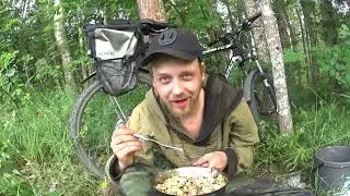 HERMIT'S KITCHEN!!! FOREST DINNER. CHANTERELLES, LARD, EGGS.