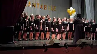 В сыром бору тропина