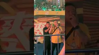 #WANGYIBO  : Staff cracked down on unauthorized colors : ONLY GREEN allow per fanmet rules