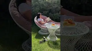 На таком кресле с большим удовольствием читаются книги. Плетёная мебель для улицы