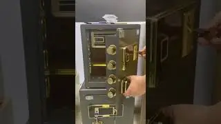 Password and fingerprint setting and unlocking method