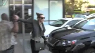 VIDEO OF MILEY CYRUS ASSAULTING PAPARAZZI