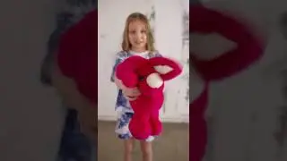 Розовый кролик из натурального меха с девочкой от Holich