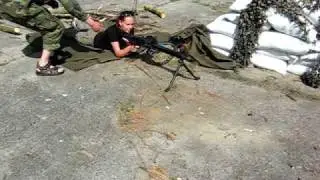 Иришка с пулеметом MG42.