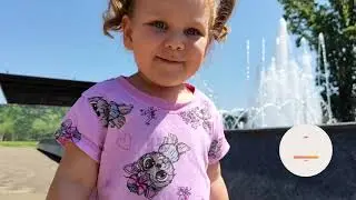 Daddy, Catch Me! 👧💦 Caroleene's Fountain Step Adventure! 😂 #ToddlerRun #FatherDaughterFun
