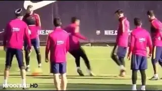 El caño de Messi a Kaptoum de la filial del Barcelona en el entrenamiento • FC Barcelona 2016