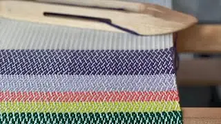 Weaving on a 4-shaft table loom