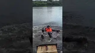 Тест спасательных жилетов в зимней одежде.