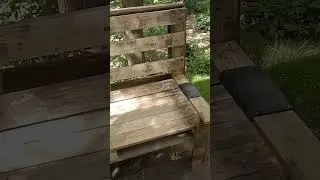 Скамейка из деревянных поддонов 