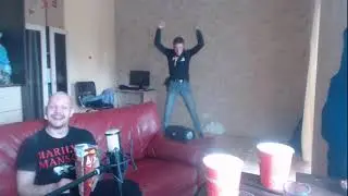 Tupa Splash Волк танцует под Gay Bar