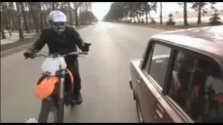Улицы разбитых фонарей-12-car chase scene.