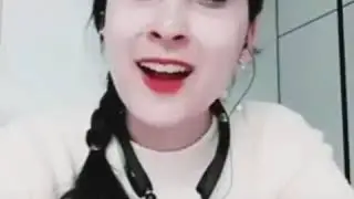 BU QIZ ZOR ERTAK AYTI QOYIL😄