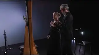 George Aperghis - Fidelité pour harpiste seule regardeé par un homme