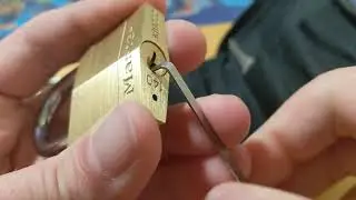 [4] Opening a Master Lock #140