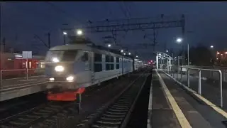 "Легенда снова в работе!" Электровоз ЧС200-009 с поездом Москва - СПБ пролетает станцию Славянка.