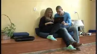 DZIEWCZYNA Z FOTOGRAFII