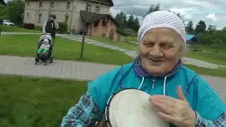 Баба Таня и барабан