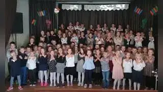 ZLATA співає пісеньку "BOHATER"(🤍❤), тобто ГЕРОЙ(💛💙)