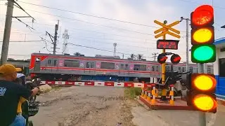 Perlintasan Kereta Api KRL Baru WANTECH | Lampu Unik Warna-Warni