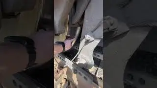 Как поезд едет по рельсам? 