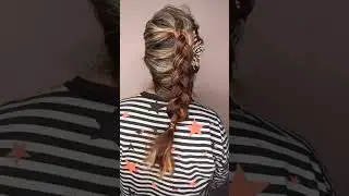 Соседка засняла, как я себе такую причёску сделала. Соседке я сделала красивую причёску на свидание🥰