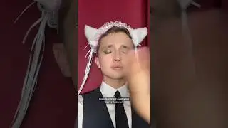 My maid does my makeup 💄💐