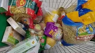 Развоз продуктов по многодетным семьям. Только до пояса, без лиц и хайпа