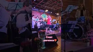 Очень жаль, что на 10 девчонок по статистике 9 ребят..😢 
