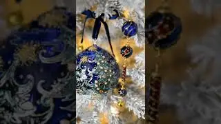 Елочный шар с витражной росписью "Снеговички".