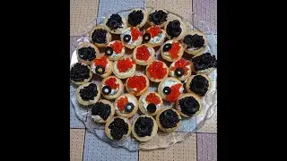 Тарталетки с красной и черной икрой,