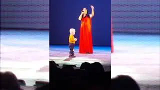 Ребёнок выбежал на сцену во время выступления (Ирина Шагдурова - Улаалзай)