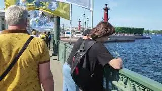 По Невскому мосту, к Петропавловской крепости, Санкт-Петербург