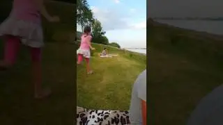 Сидим на Енисее, возле монастыря